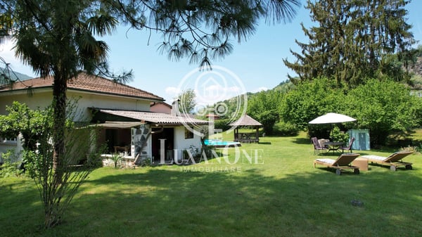 Charmantes Einfamilienhaus mit Pool und großem Grundstück 3