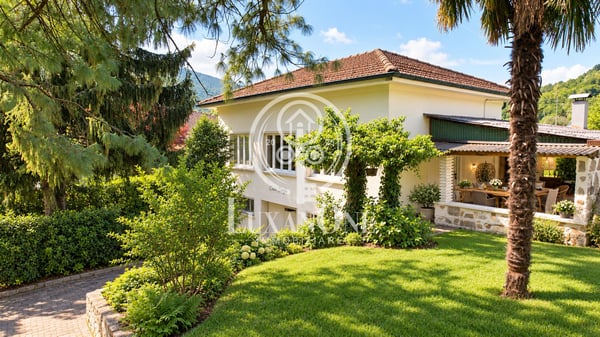 Charmantes Einfamilienhaus mit Pool und großem Grundstück 2