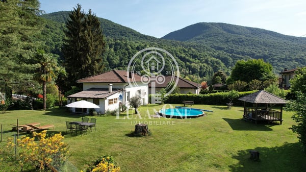 Charmantes Einfamilienhaus mit Pool und großem Grundstück 1