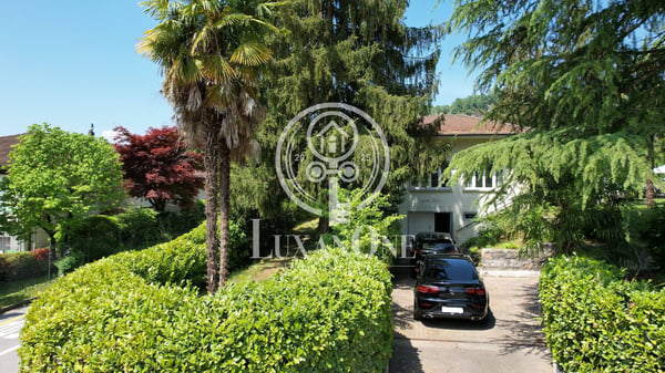 Charmantes Einfamilienhaus mit Pool und großem Grundstück 4