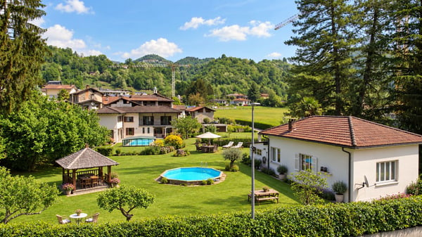 Charmantes Einfamilienhaus mit Pool und großem Grundstück 4