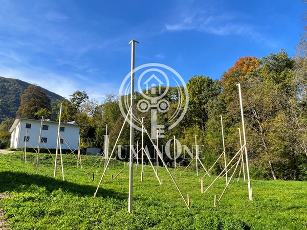 Exklusives Baugrundstück in Arcegno – bewilligtes Projekt für 4 Villen 4