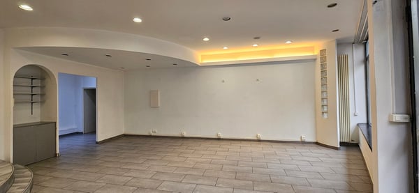 Spazio commerciale con vetrina in centro a Chiasso 2