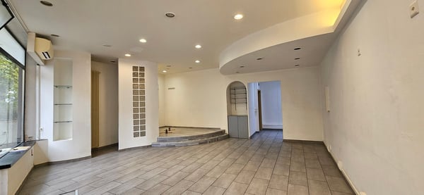 Spazio commerciale con vetrina in centro a Chiasso 1