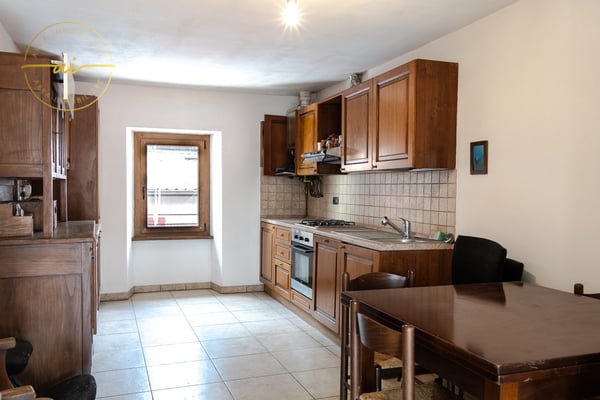 Casa plurifamiliare con 3 appartamenti in vendita, ideale anche come investimento 10