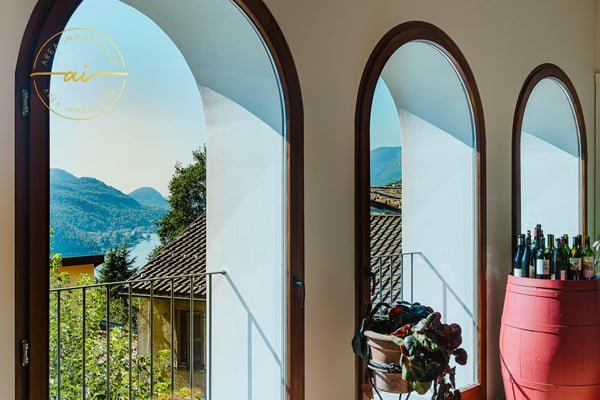 PRESTIGIOSO EDIFICIO STORICO CON TRE UNITÀ ABITATIVE INDIPENDENTI NEL CUORE DI VICO MORCOTE 1