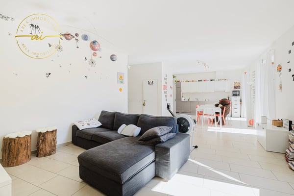 PRESTIGIOSO EDIFICIO STORICO CON TRE UNITÀ ABITATIVE INDIPENDENTI NEL CUORE DI VICO MORCOTE 25