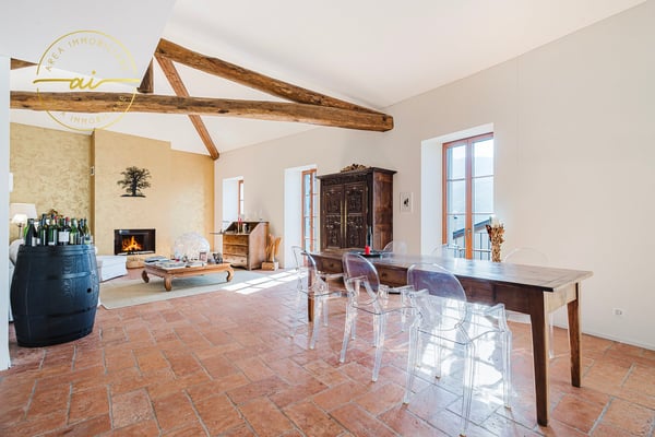 PRESTIGIOSO EDIFICIO STORICO CON TRE UNITÀ ABITATIVE INDIPENDENTI NEL CUORE DI VICO MORCOTE 11