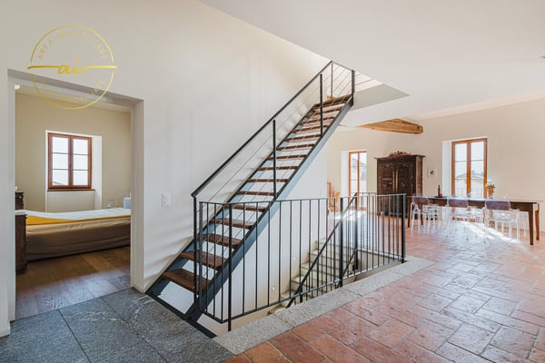 PRESTIGIOSO EDIFICIO STORICO CON TRE UNITÀ ABITATIVE INDIPENDENTI NEL CUORE DI VICO MORCOTE 8