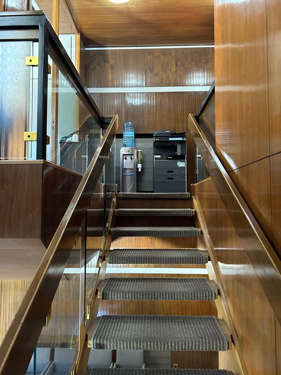 ELEGANTI UFFICI ARREDATI CON POSTEGGI INCLUSI A MENDRISIO 8