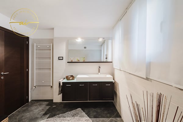 Meravigliosa villa unifamiliare con vista lago a Figino 19