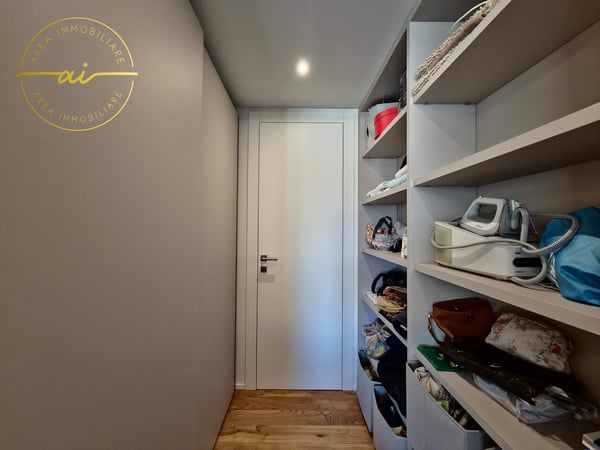 RAFFINATO APPARTAMENTO DI 1.5 LOCALI CON TERRAZZA E VISTA LAGO PARZIALE A PARADISO 17