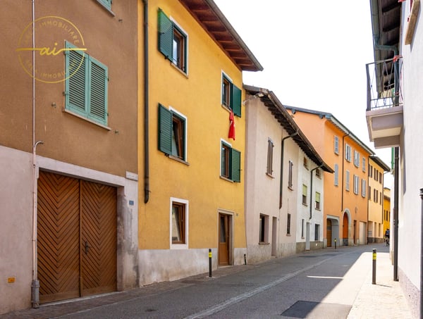 Casa plurifamiliare con 3 appartamenti in vendita, ideale anche come investimento 24