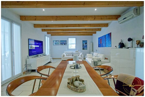 Elegante villa unifamiliare con piscina e ampio giardino a Riva San Vitale 8