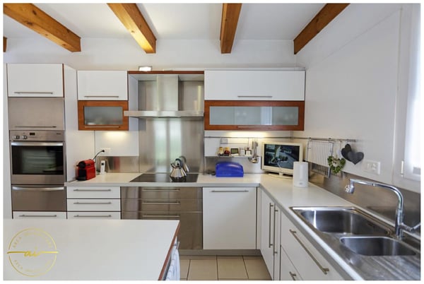 Elegante villa unifamiliare con piscina e ampio giardino a Riva San Vitale 7