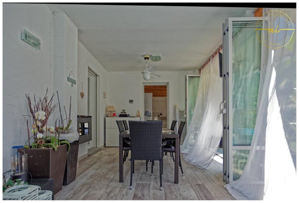 Elegante villa unifamiliare con piscina e ampio giardino a Riva San Vitale 5