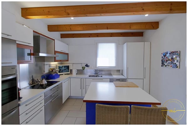 Elegante villa unifamiliare con piscina e ampio giardino a Riva San Vitale 6