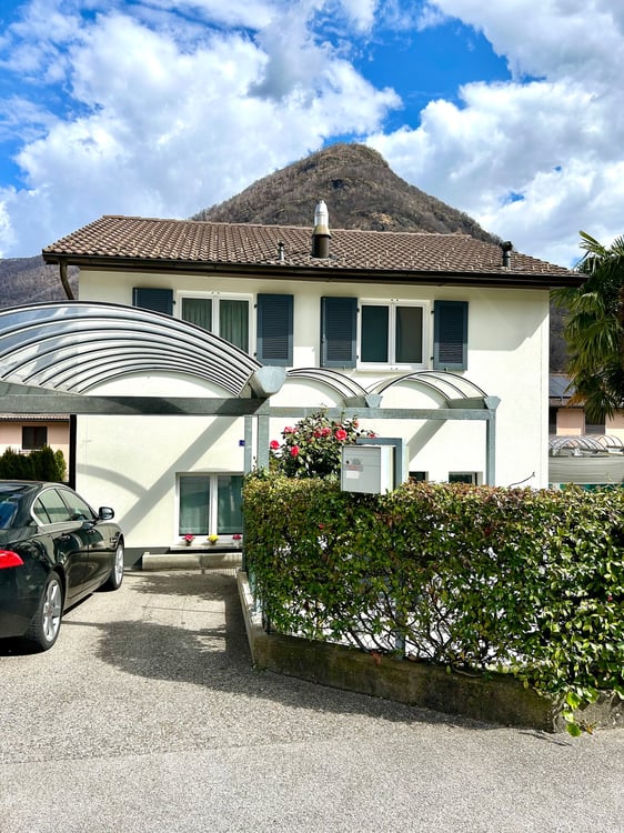 CASA INDIPENDENTE DI 1.5 LOCALI CON GIARDINO A MEZZOVICO 17