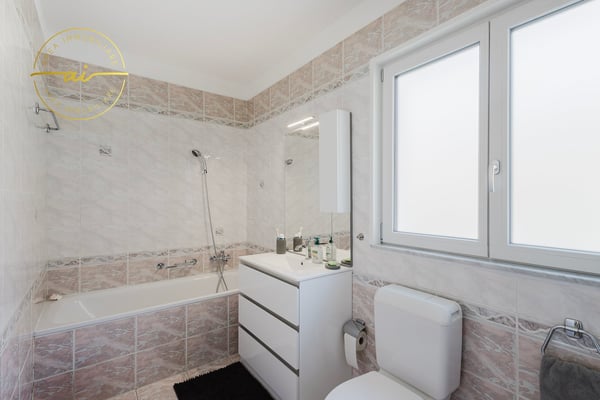 CASA INDIPENDENTE DI 1.5 LOCALI CON GIARDINO A MEZZOVICO 11