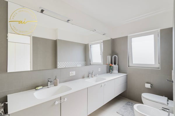 MODERNA VILLA UNIFAMILIARE CON GIARDINO A LIGORNETTO 10