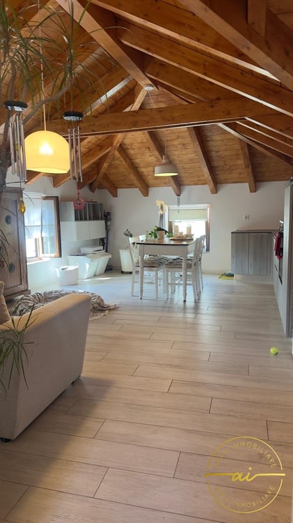 Moderno appartamento mansardato di 1.5 locali a Bironico 1