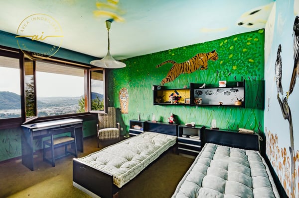 Prestigiosa villa con vista panoramica a Morbio 12