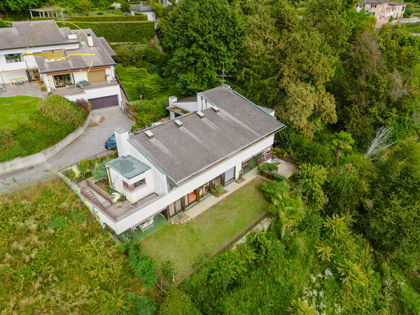 Prestigiosa villa con vista panoramica a Morbio 2