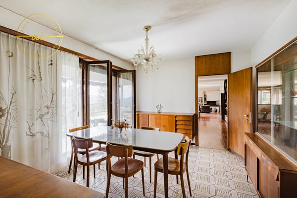 Prestigiosa villa con vista panoramica a Morbio 15