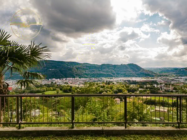 Prestigiosa villa con vista panoramica a Morbio 5
