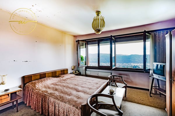 Prestigiosa villa con vista panoramica a Morbio 13