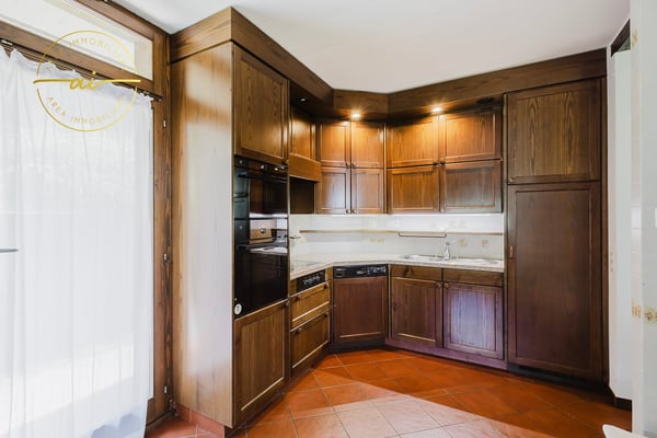 PRESTIGIOSA VILLA BIFAMILIARE CON PISCINA E AMPI SPAZI – OPPORTUNITÀ UNICA 13