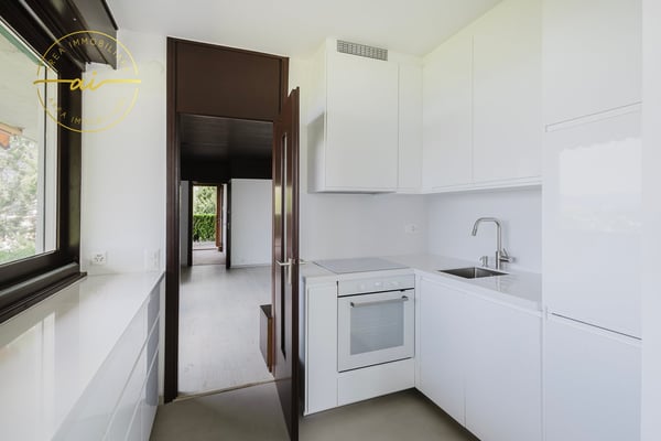 PRESTIGIOSA VILLA BIFAMILIARE CON PISCINA E AMPI SPAZI – OPPORTUNITÀ UNICA 6