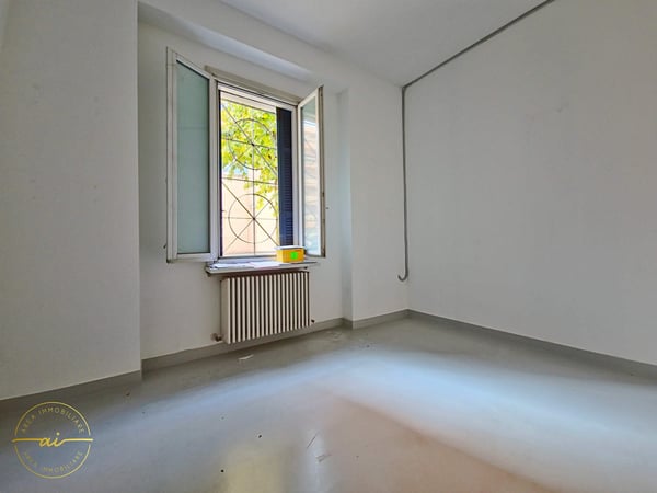 SPAZIO COMMERCIALE AL PIANO TERRA IN CENTRO A CHIASSO 3