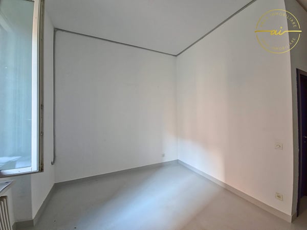 SPAZIO COMMERCIALE AL PIANO TERRA IN CENTRO A CHIASSO 2