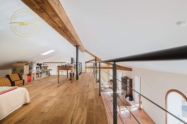 PRESTIGIOSO EDIFICIO STORICO CON TRE UNITÀ ABITATIVE INDIPENDENTI NEL CUORE DI VICO MORCOTE 16