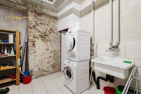 PRESTIGIOSO EDIFICIO STORICO CON TRE UNITÀ ABITATIVE INDIPENDENTI NEL CUORE DI VICO MORCOTE 26