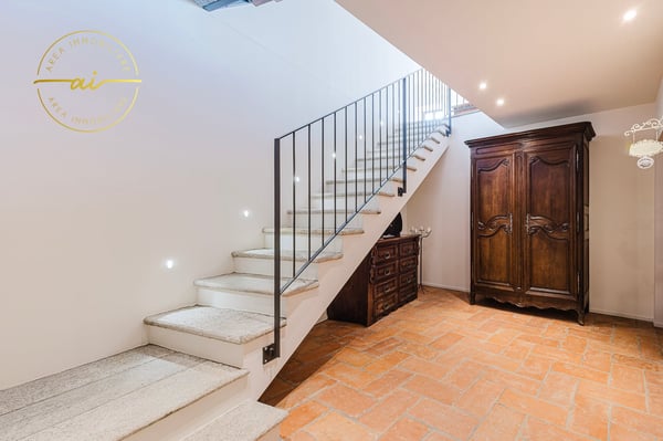 PRESTIGIOSO EDIFICIO STORICO CON TRE UNITÀ ABITATIVE INDIPENDENTI NEL CUORE DI VICO MORCOTE 19