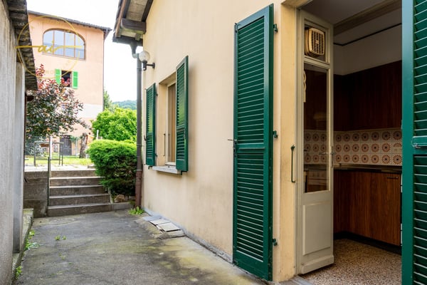 Casa unifamiliare con locale commerciale annesso 7