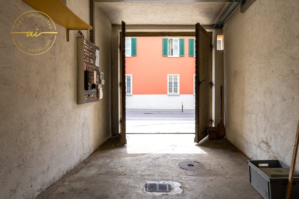 Casa unifamiliare con locale commerciale annesso 26