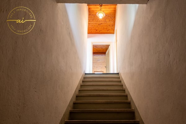 Casa unifamiliare con locale commerciale annesso 23