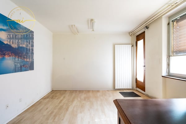 Casa unifamiliare con locale commerciale annesso 13