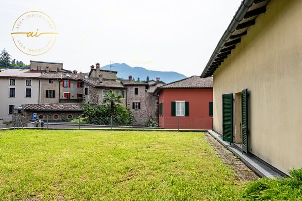 Casa unifamiliare con locale commerciale annesso 4