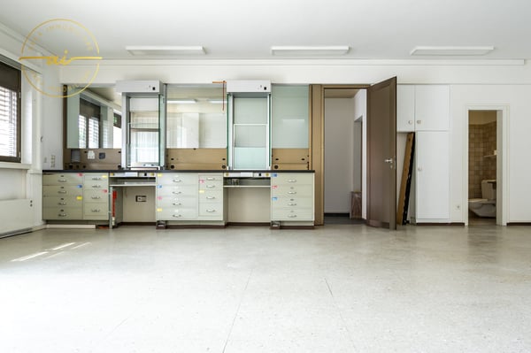 Casa unifamiliare con locale commerciale annesso 9