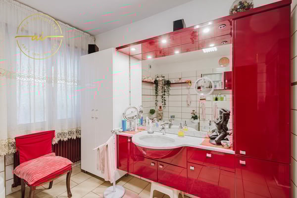 Casa unifamiliare con giardino e piscina a Cresciano 10