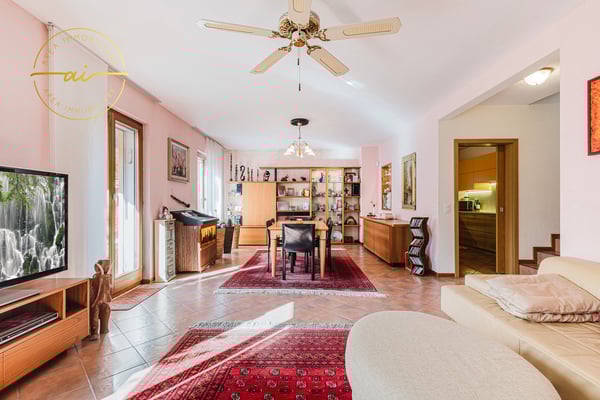 SPLENDIDA CASA CON GIARDINO A DUE PASSI DAL LAGO DI RIVA SAN VITALE 9