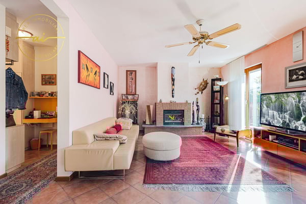 SPLENDIDA CASA CON GIARDINO A DUE PASSI DAL LAGO DI RIVA SAN VITALE 11