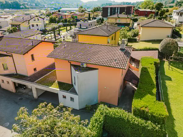 SPLENDIDA CASA CON GIARDINO A DUE PASSI DAL LAGO DI RIVA SAN VITALE 7