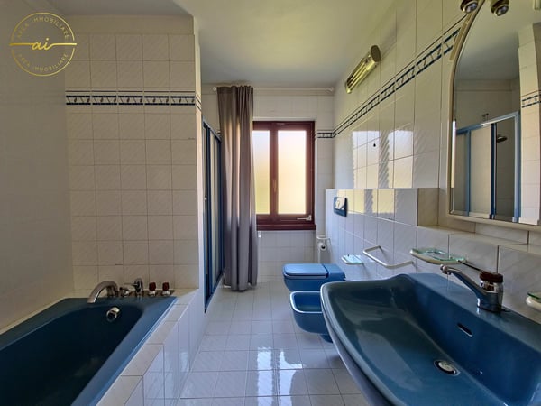 PRESTIGIOSA VILLA MEDITERRANEA CON PARCO PRIVATO E VISTA PANORAMICA 12