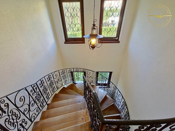 PRESTIGIOSA VILLA MEDITERRANEA CON PARCO PRIVATO E VISTA PANORAMICA 11