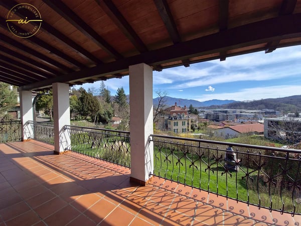 PRESTIGIOSA VILLA MEDITERRANEA CON PARCO PRIVATO E VISTA PANORAMICA 2